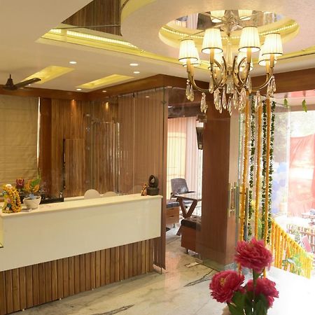 Hotel Le Cypress Bareilly Esterno foto