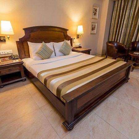 Hotel Le Cypress Bareilly Esterno foto