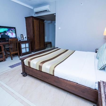 Hotel Le Cypress Bareilly Esterno foto