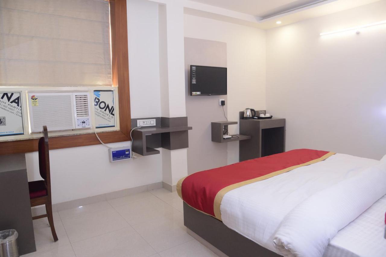 Hotel Le Cypress Bareilly Esterno foto