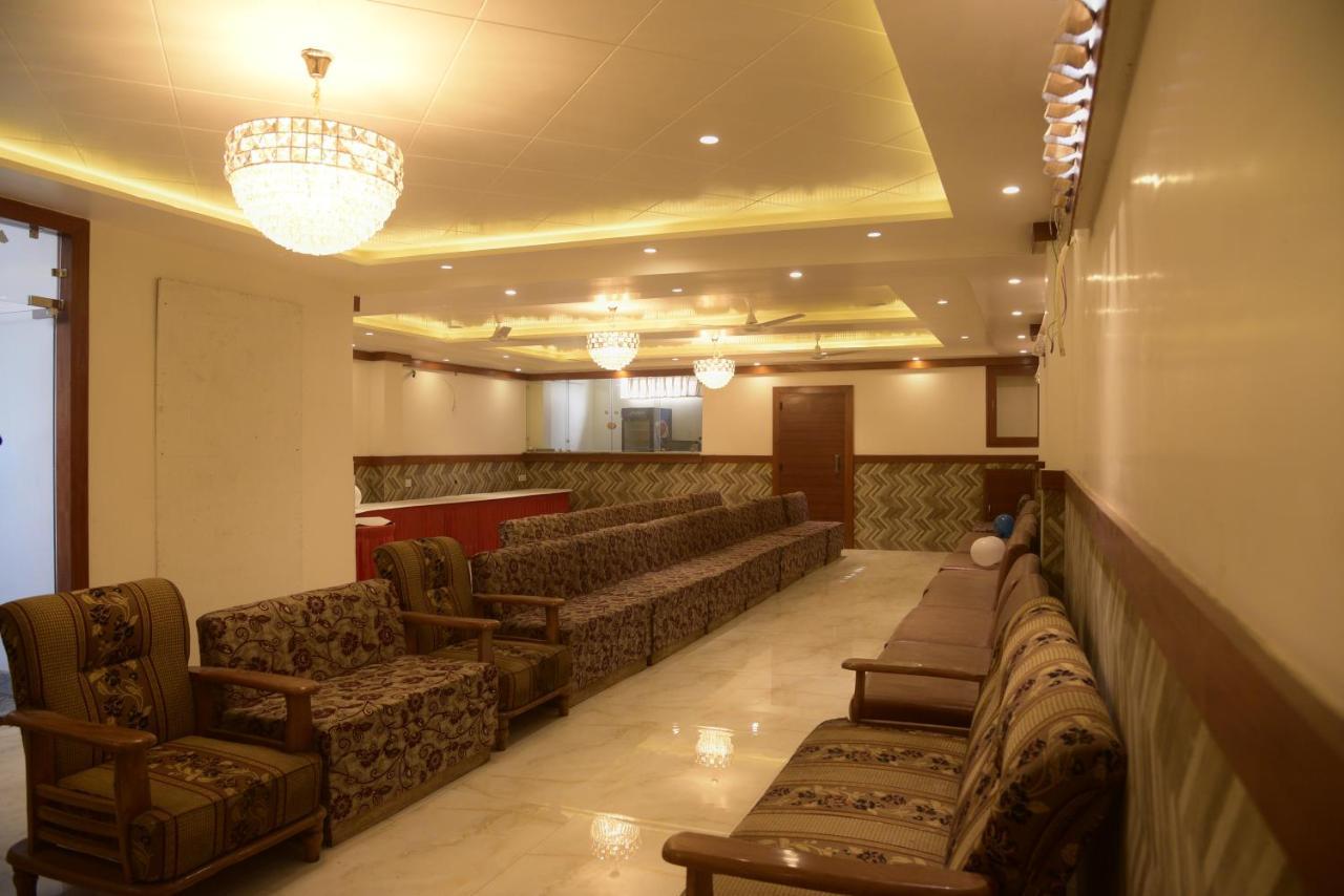 Hotel Le Cypress Bareilly Esterno foto