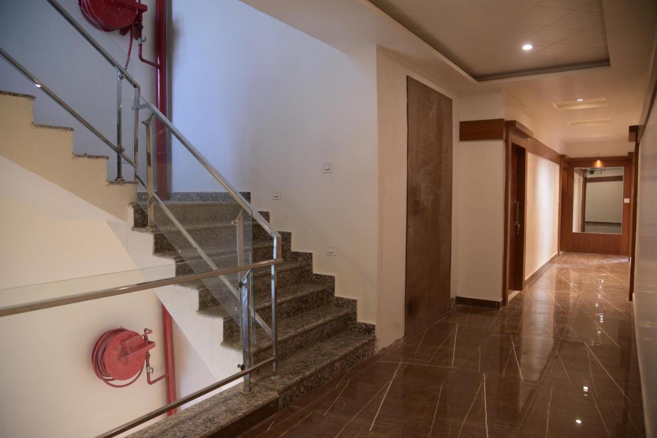 Hotel Le Cypress Bareilly Esterno foto