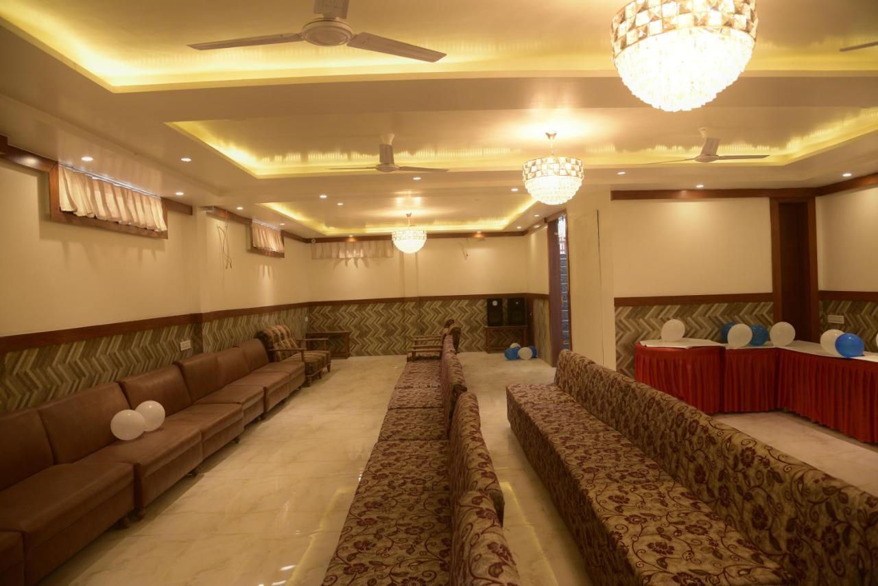 Hotel Le Cypress Bareilly Esterno foto