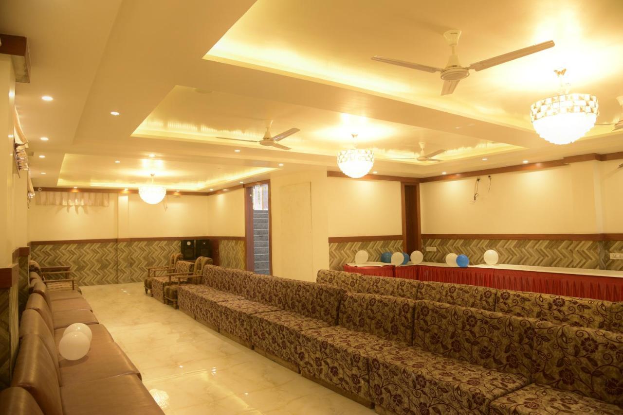 Hotel Le Cypress Bareilly Esterno foto