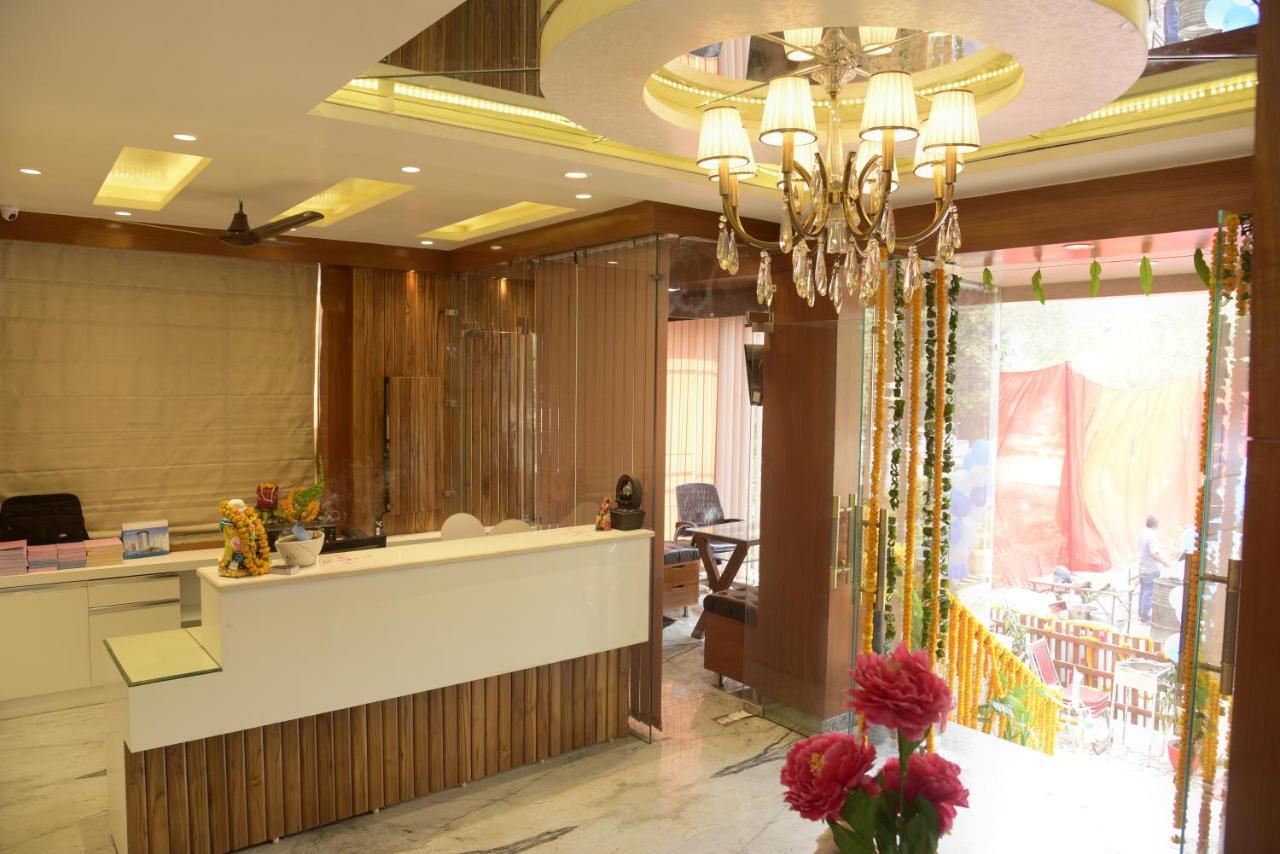 Hotel Le Cypress Bareilly Esterno foto
