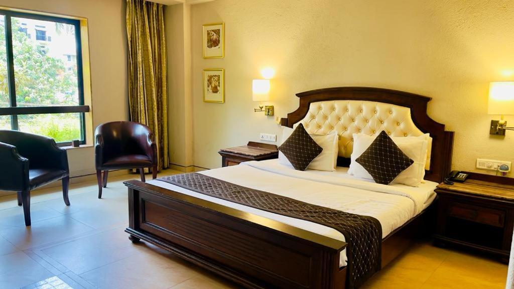 Hotel Le Cypress Bareilly Esterno foto